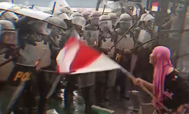 Emak berkerudung pink (x)